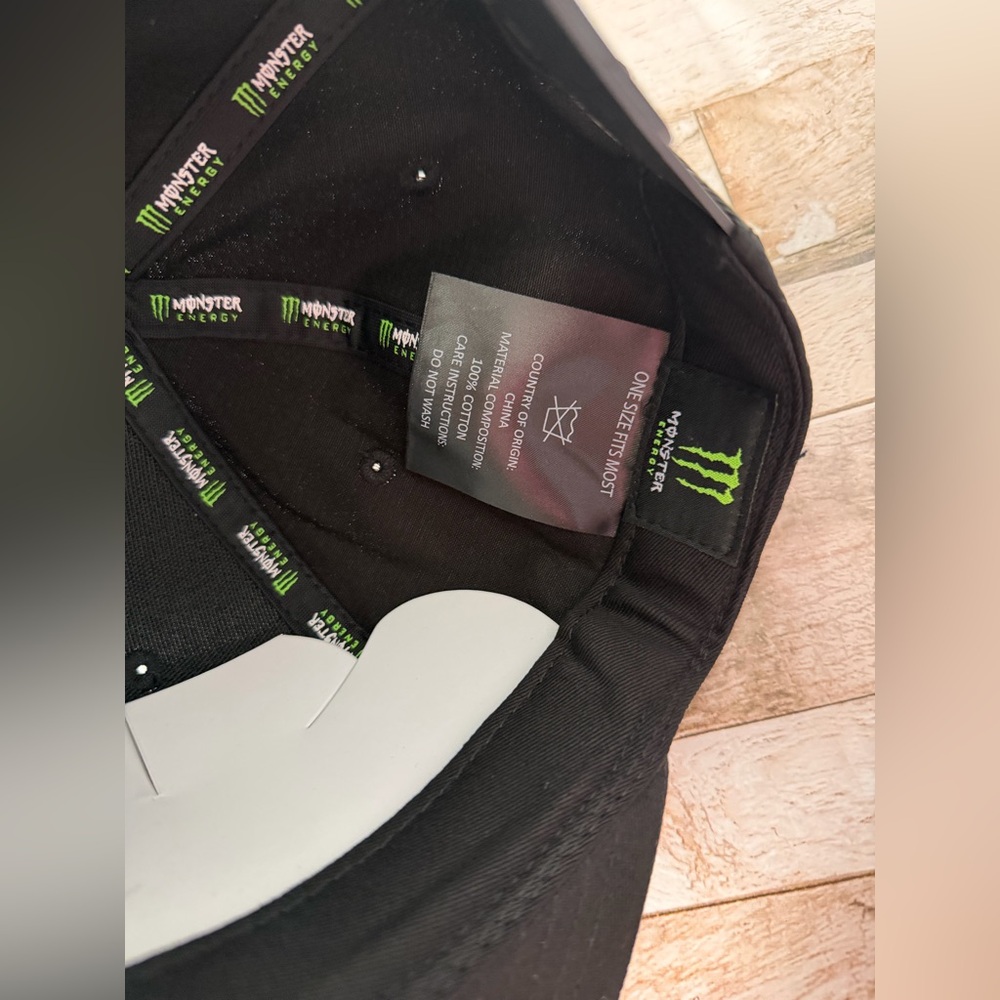 New Monster Energy Drink Drawstring Bag w Black Cap + Keychain - Picture 10 of 13